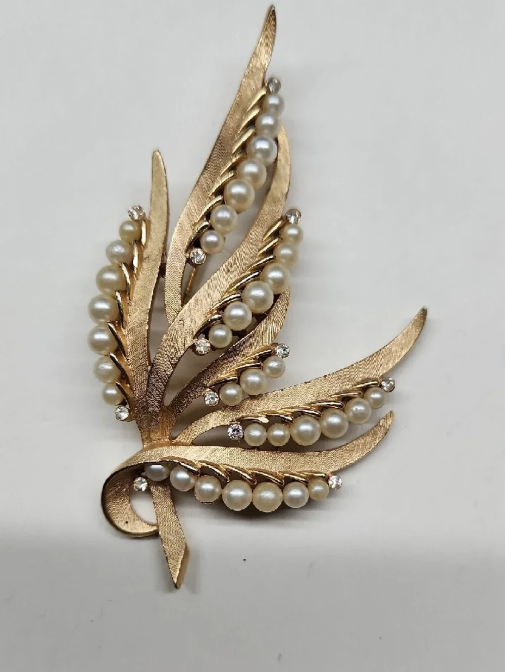 Trifari Gold-Tone Leaf Brooch with Pearlescent Beads - Picture 5 of 6